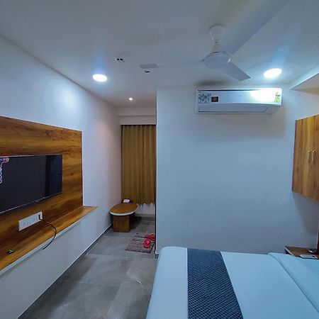 Hotel Lee Park Ахмедабад Экстерьер фото